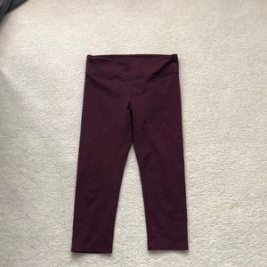 Maroon fabletics Capri leggings